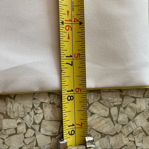 Neon pink python pop Art pillow cushion cover on pale yellow - Picture 5 of 6